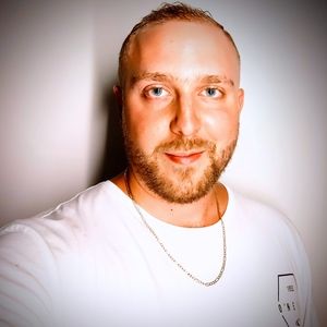 Meet your Posher, Simon